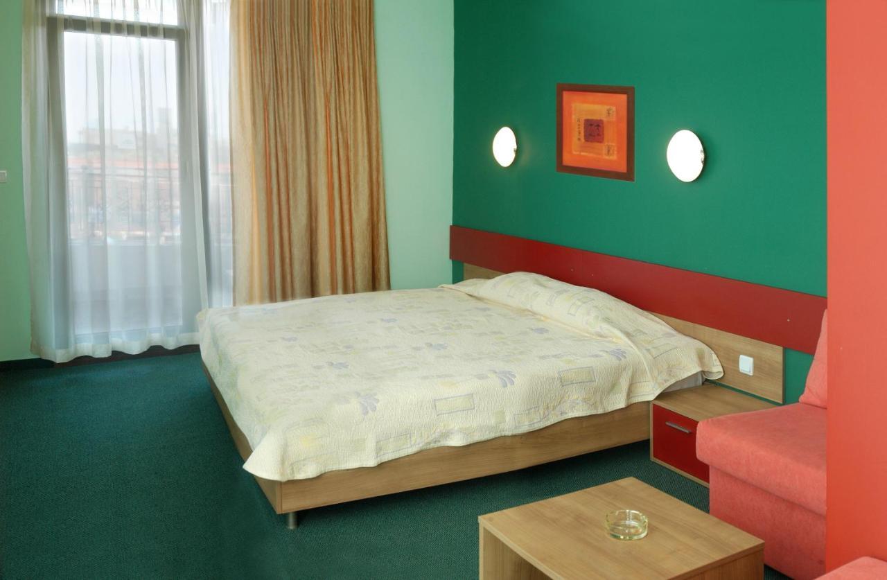 Kiparisite Hotel Slăntjev Brjag Exteriör bild