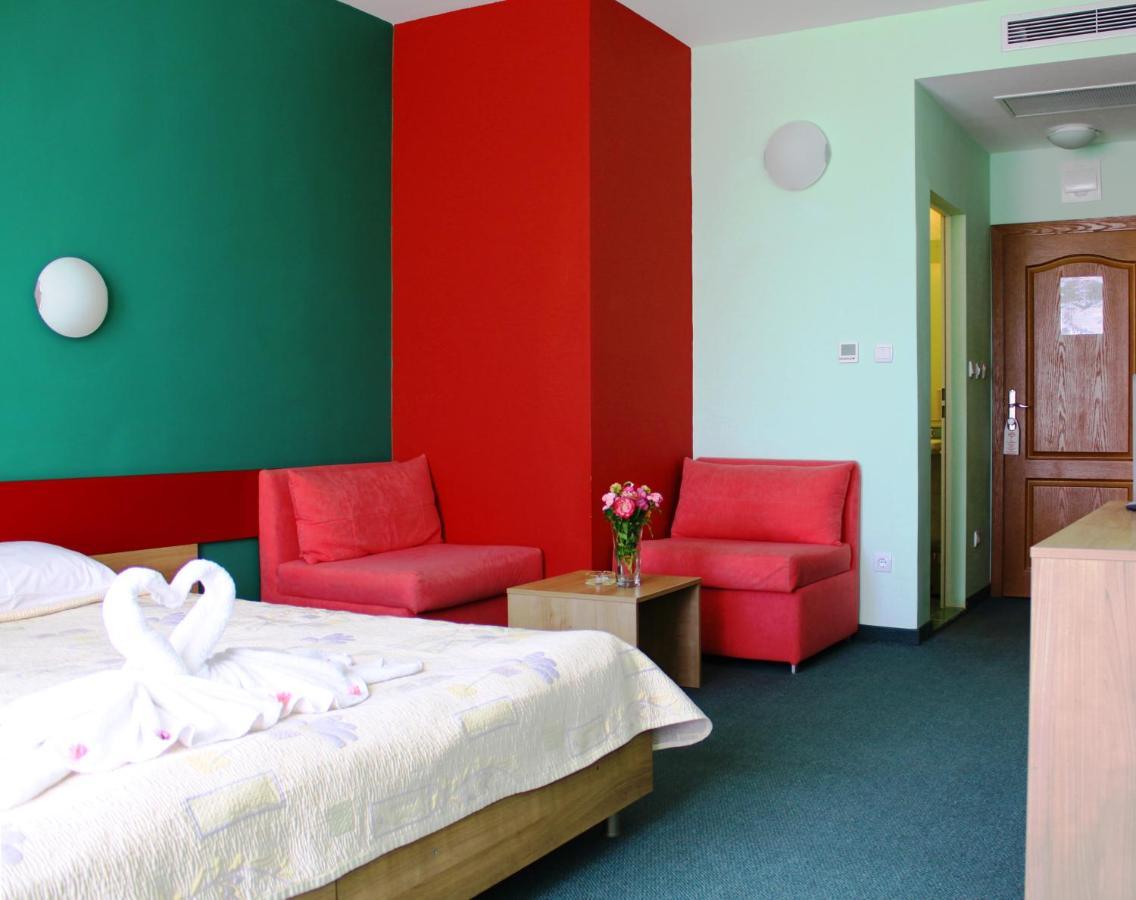 Kiparisite Hotel Slăntjev Brjag Exteriör bild
