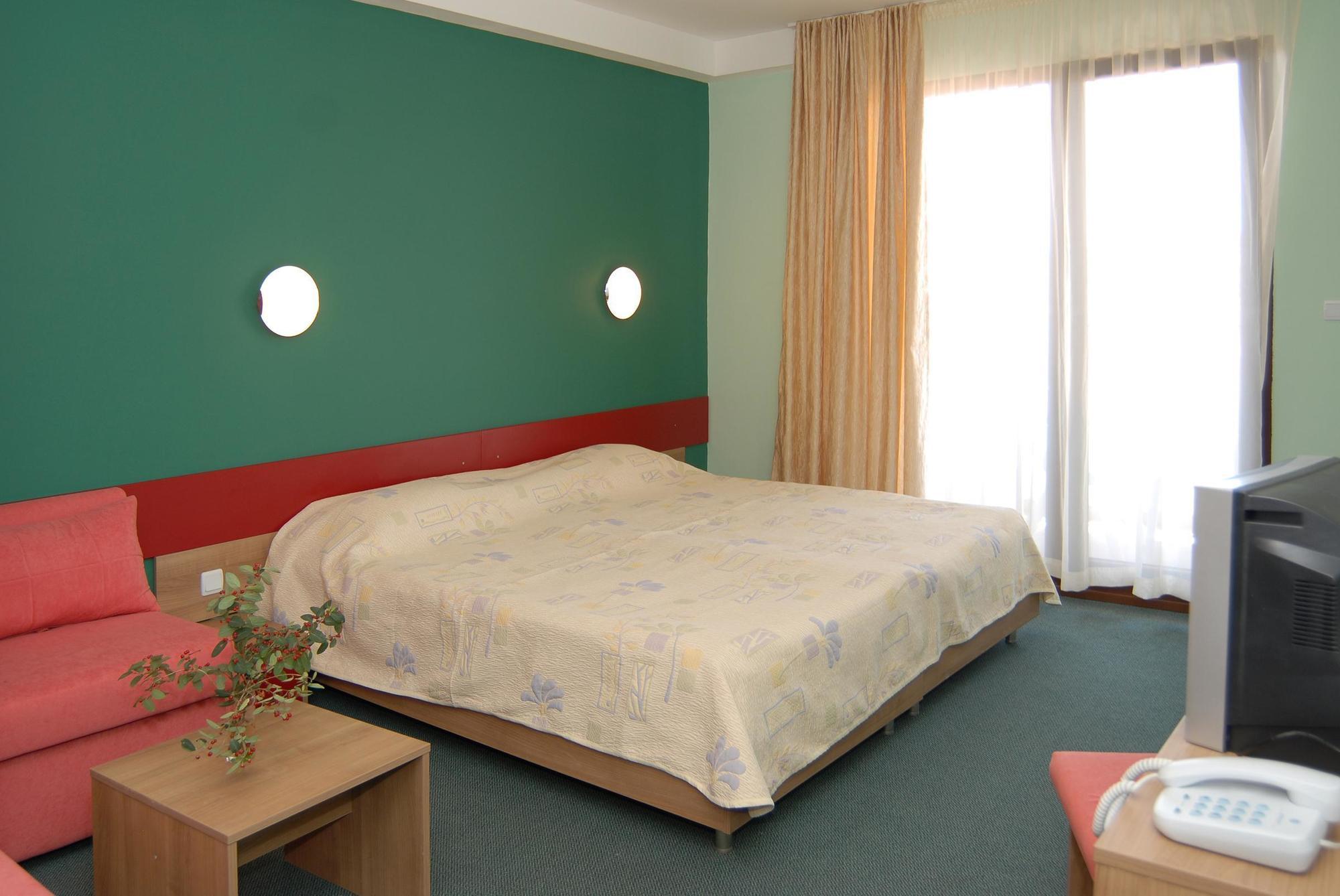 Kiparisite Hotel Slăntjev Brjag Exteriör bild
